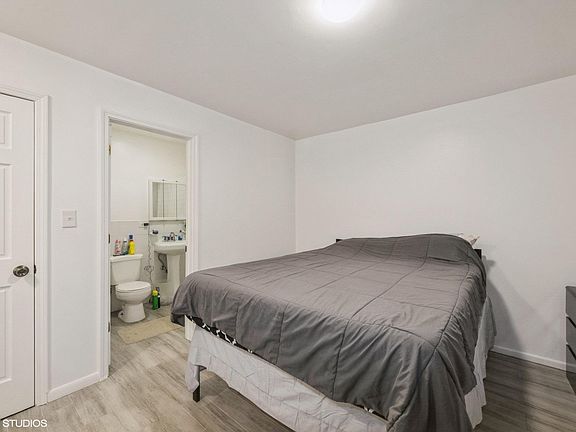 2nd image of 5431 N Lincoln Ave APT 301