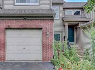 1053 Parkhill Cir, Aurora, IL 60502