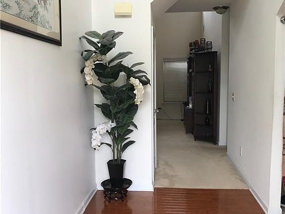 3rd image of 206 Tralee Cir