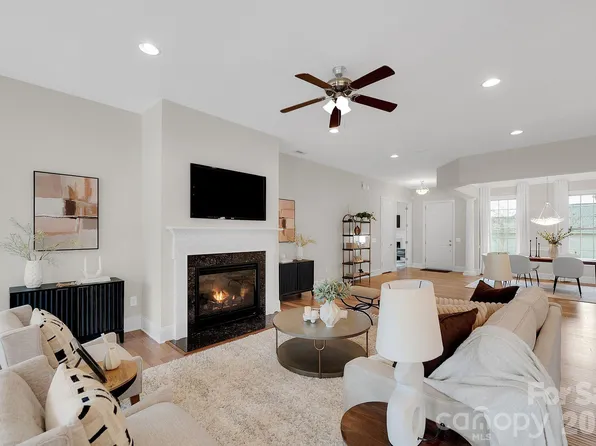 14920 High Bluff Ct, Charlotte, NC 28278