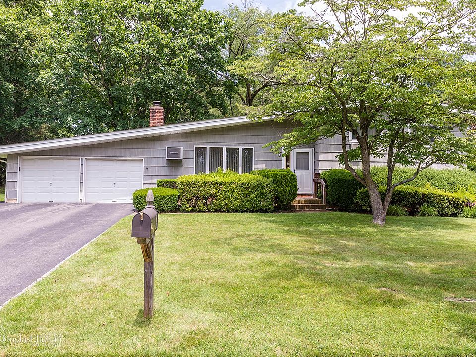 1st image of 8 Edwards Ln