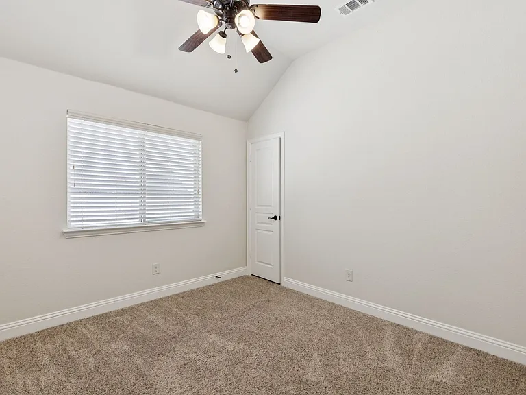 512 Eastbrook Dr — Photo 21