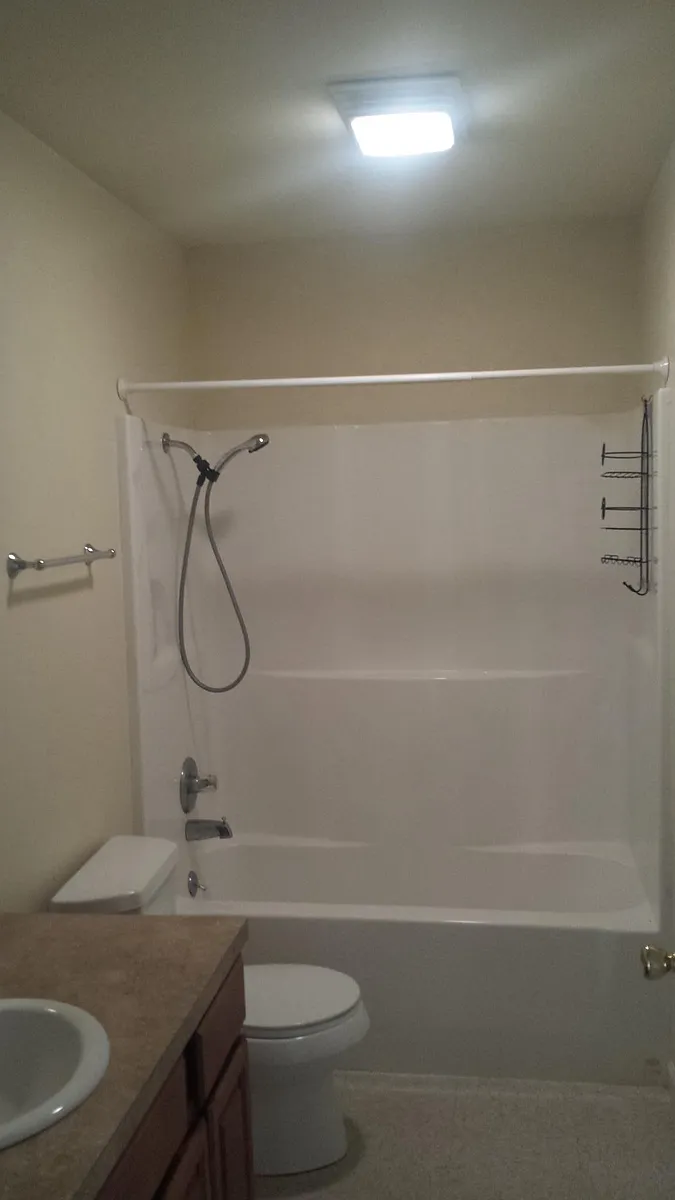 bath - 219 Gloria St #221C