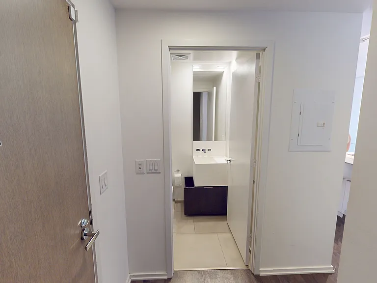 1 Bloor St E #4407 — Photo 19
