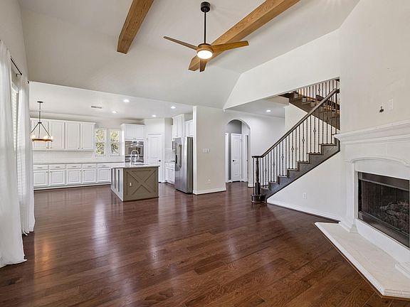 4th image of 1041 Cedar Forest Dr