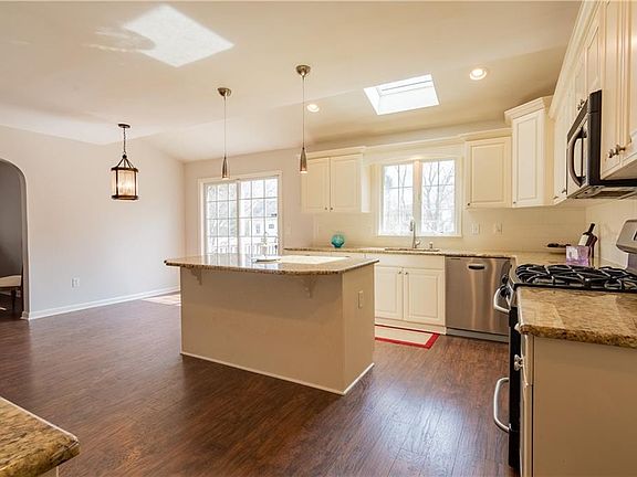 5th image of 23 South Dr