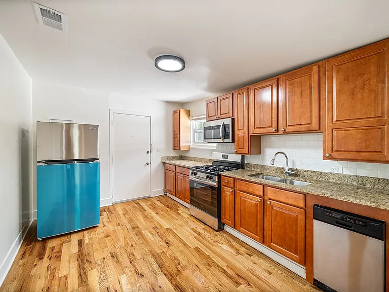1000 Foster St #1 — Photo 13