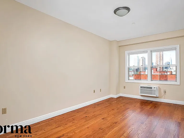 1203 Jackson Ave #2E — Photo 5