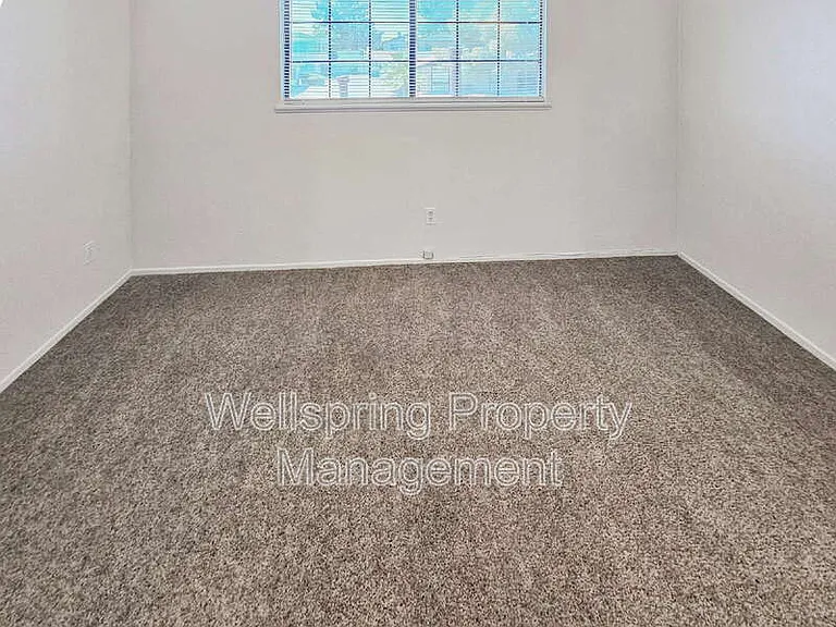 936 W Perdew Ave #A — Photo 9