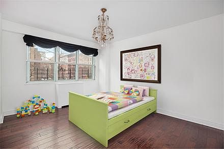 5th image of 165 E 32nd St APT 3DE