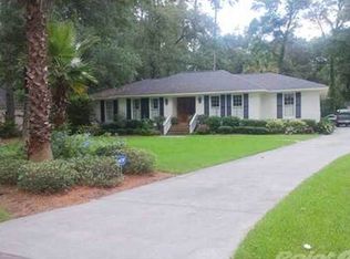 211 Commodore Dr, Savannah, GA 31410