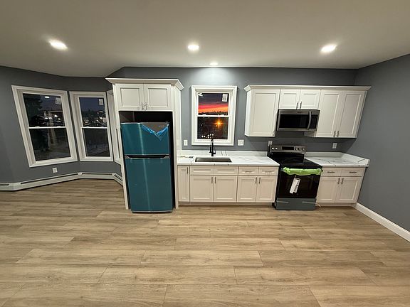 3rd image of 12 Duncan Ave #3