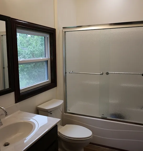228 N Poplar St — Photo 4
