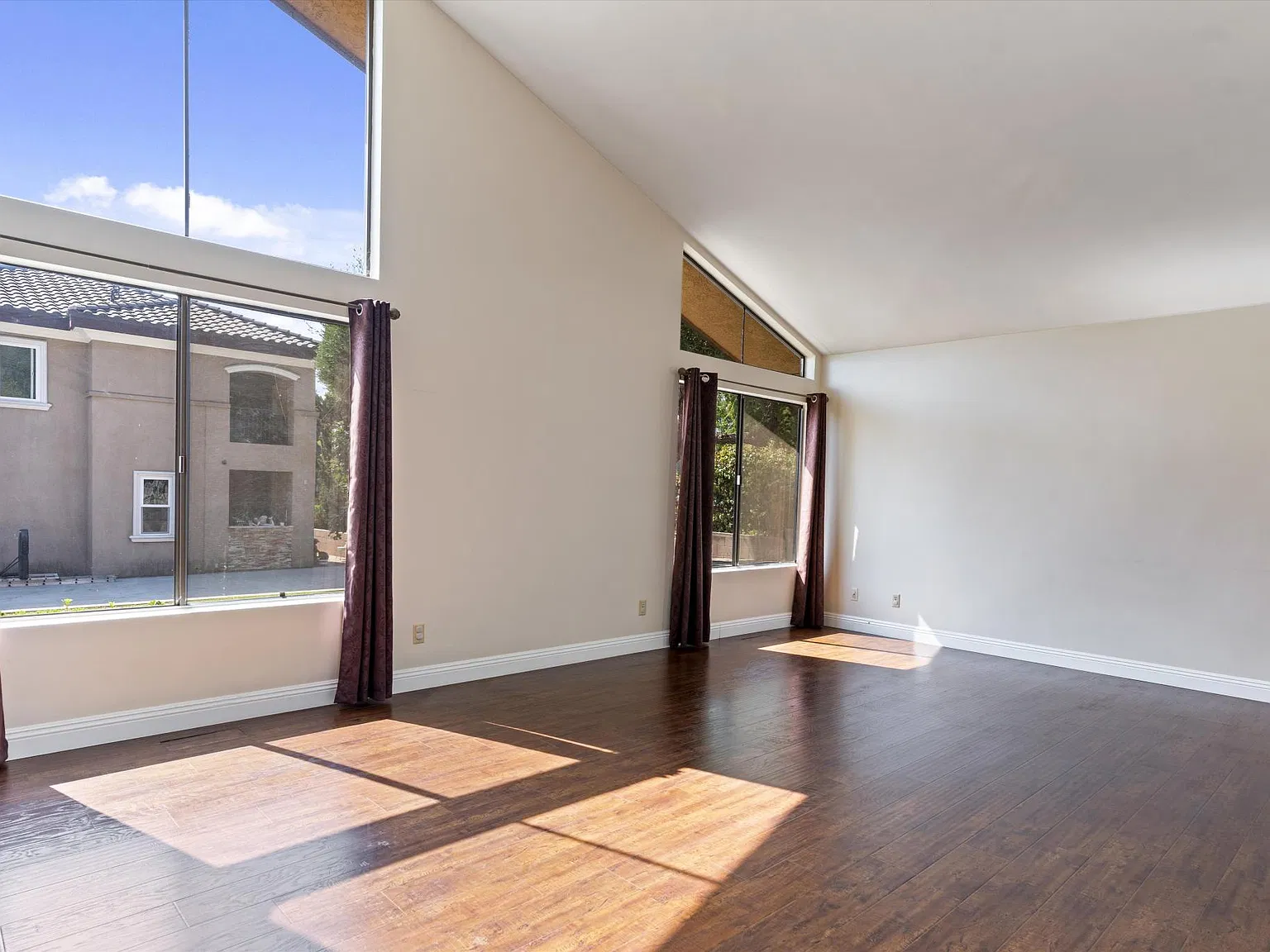 4 bed, 2433 sqft, $4,850 — Photo 4