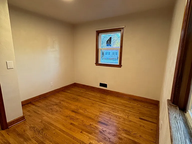 707 Crystal Dr — Photo 12