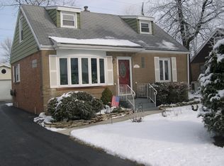 7820 Suburban Ln, Bridgeview, IL 60455