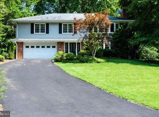 1210 Huntly Pl, Alexandria, VA 22307