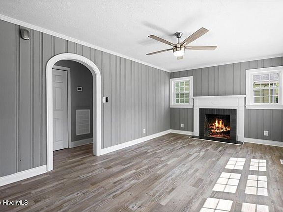 3rd image of 818 Long Avenue