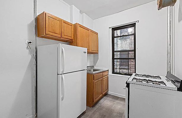 1st image of 136 Audubon Ave #3