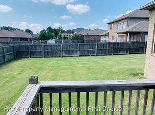 5667 Sombreado Rd, Fayetteville, AR 72703