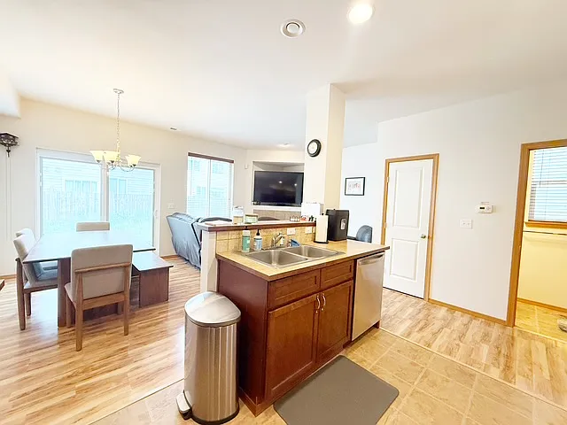 317 NE Miramar Cir #1 — Photo 9