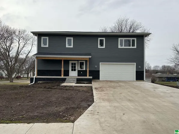 301 N 8th St, Akron, IA 51001