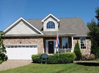 33 Higgings Ct, Raritan, NJ 08822