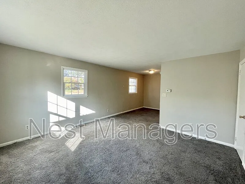2 bed, 1.0 bath, $905 — Photo 3