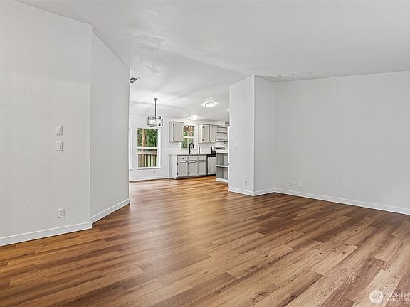 4th image of 26429 163rd Ave E