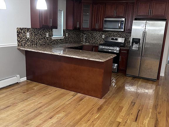 5th image of 187-50 Hilburn Ave #1
