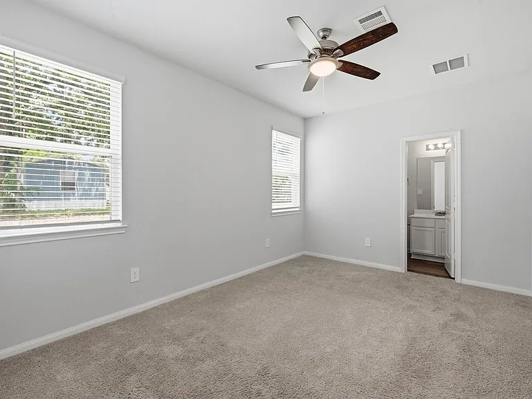961 Harper Ln — Photo 6