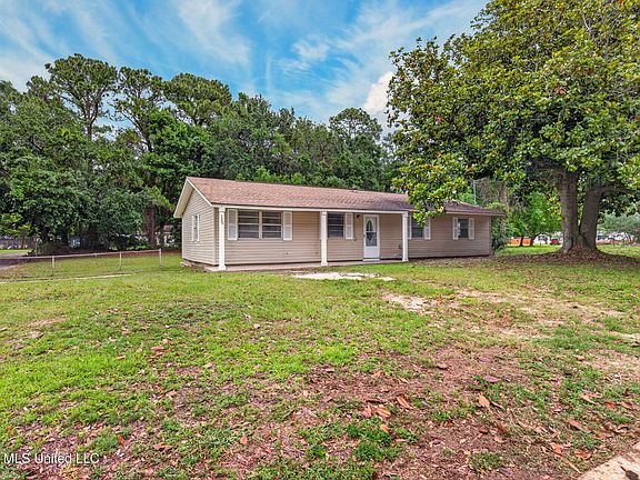 2nd image of 329 Park Dr
