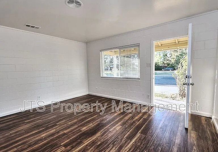 5912 21st Ave — Photo 2
