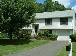 8 Hillyer Dr, Enfield, CT 06082