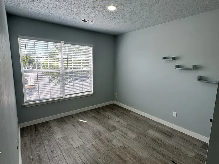 108 Bridford Pkwy — Photo 10