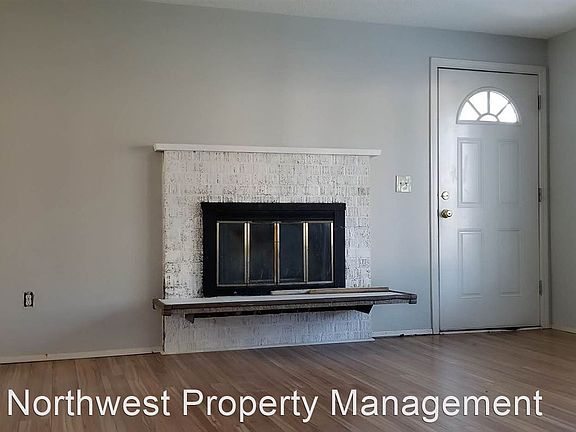 3rd image of 1204 Manito Dr NE