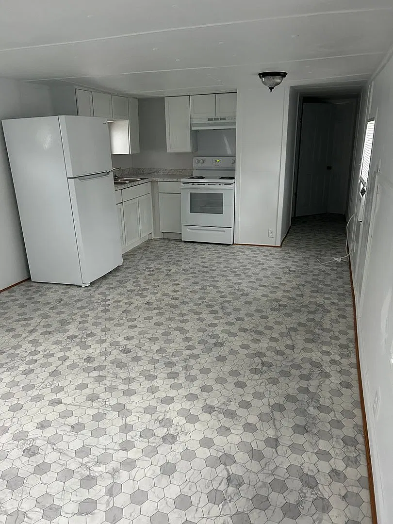 208 Spruce St — Photo 4