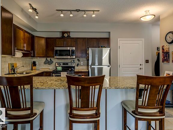 5th image of 2035 Grantham Ct NW #322