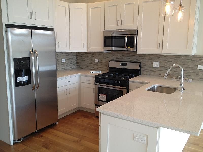 1st image of 3428 N Southport Ave