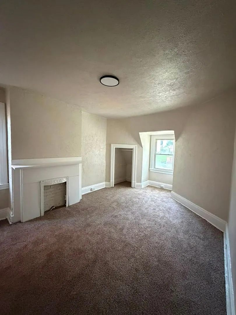 Spacious 4BR Home in Pittsburgh, Section 8 Considered!! — Photo 3