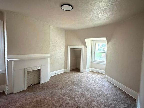 3rd image of 215 Moore Ave