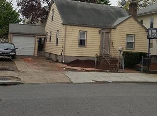 162 Whitmarsh St, Providence, RI 02907