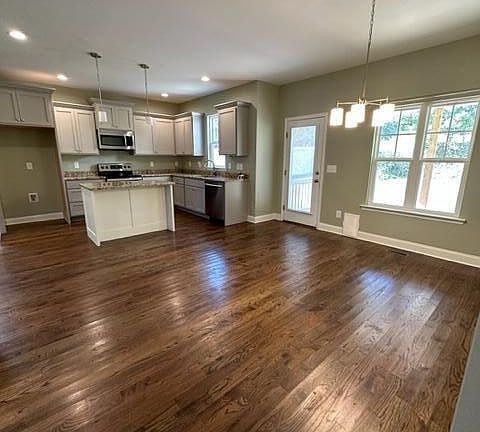 4th image of 1853 Oakvale Dr