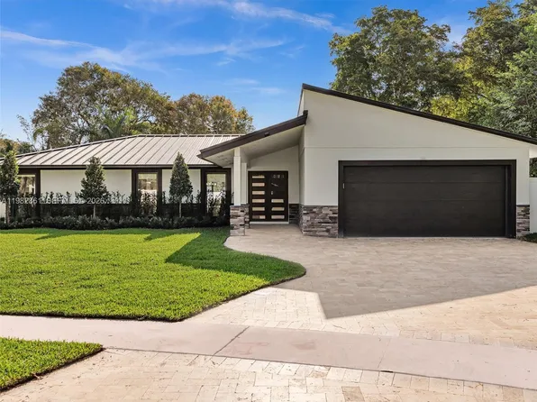 1501 NW 109th Ter, Pembroke Pines, FL 33026