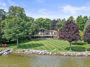 3333 W Shore Dr, Orchard Lake, MI 48324