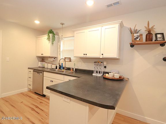 4th image of 706 Bluff St
