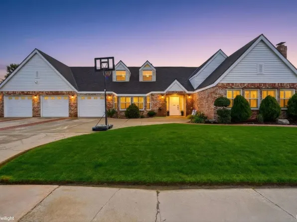 1145 Campus Dr, Hanford, CA 93230