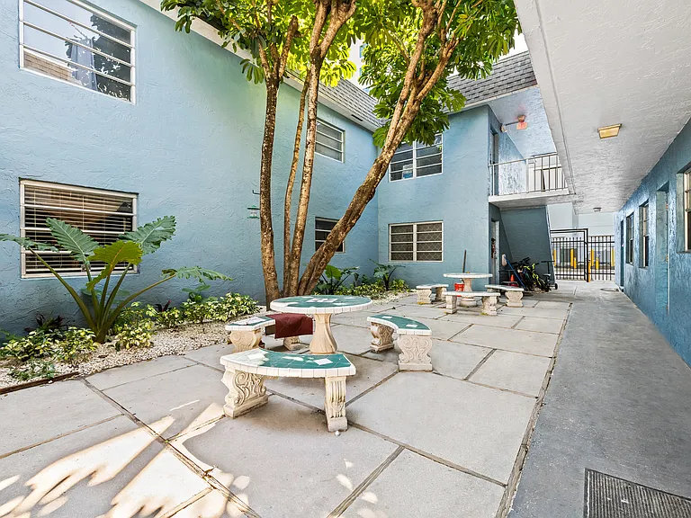 440 SE 23rd St #14 — Photo 10