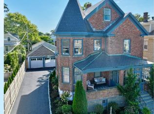 21 Bedlow Ave, Newport, RI 02840