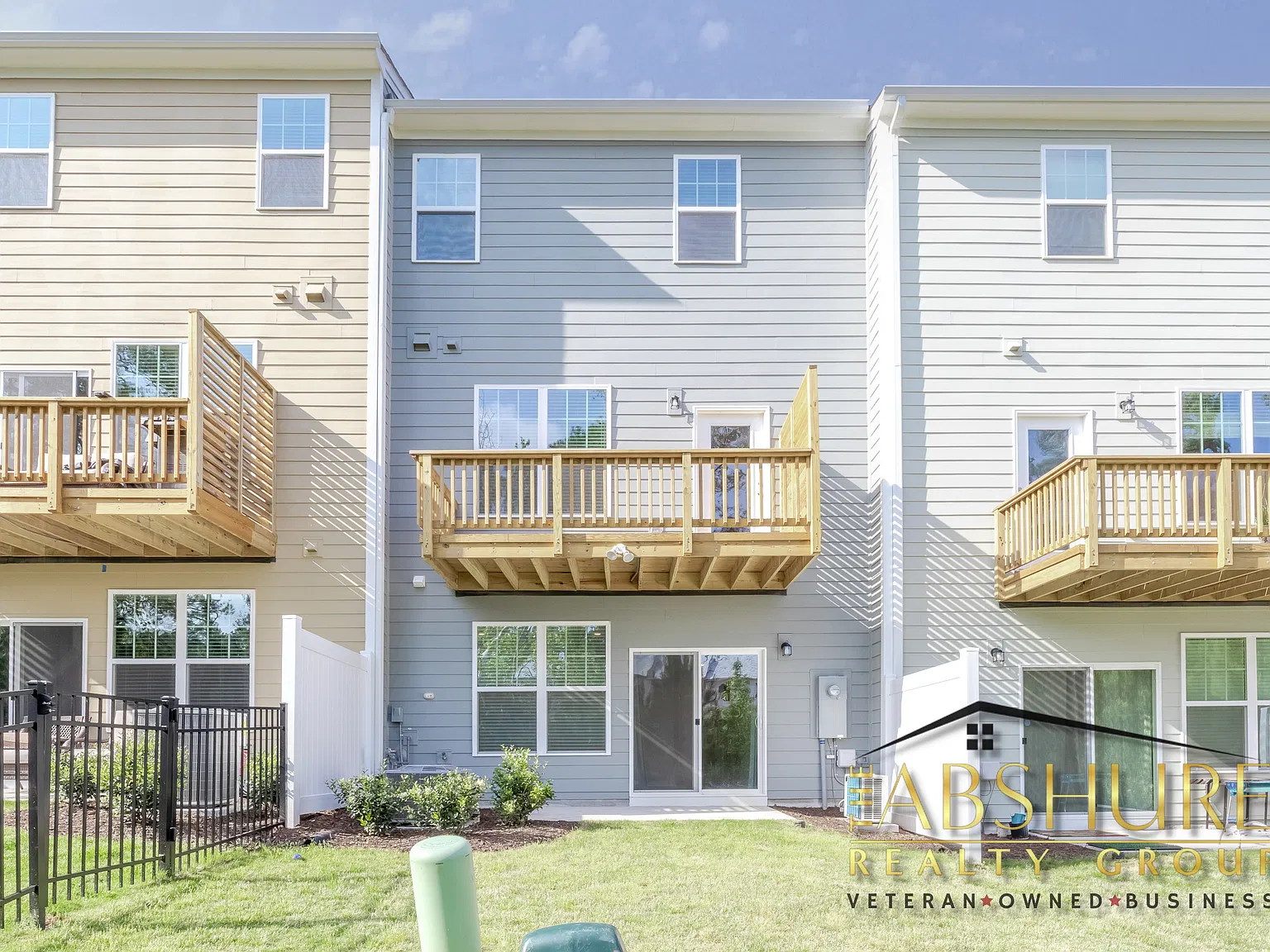 1053 Commack Drive - 1 — Photo 3